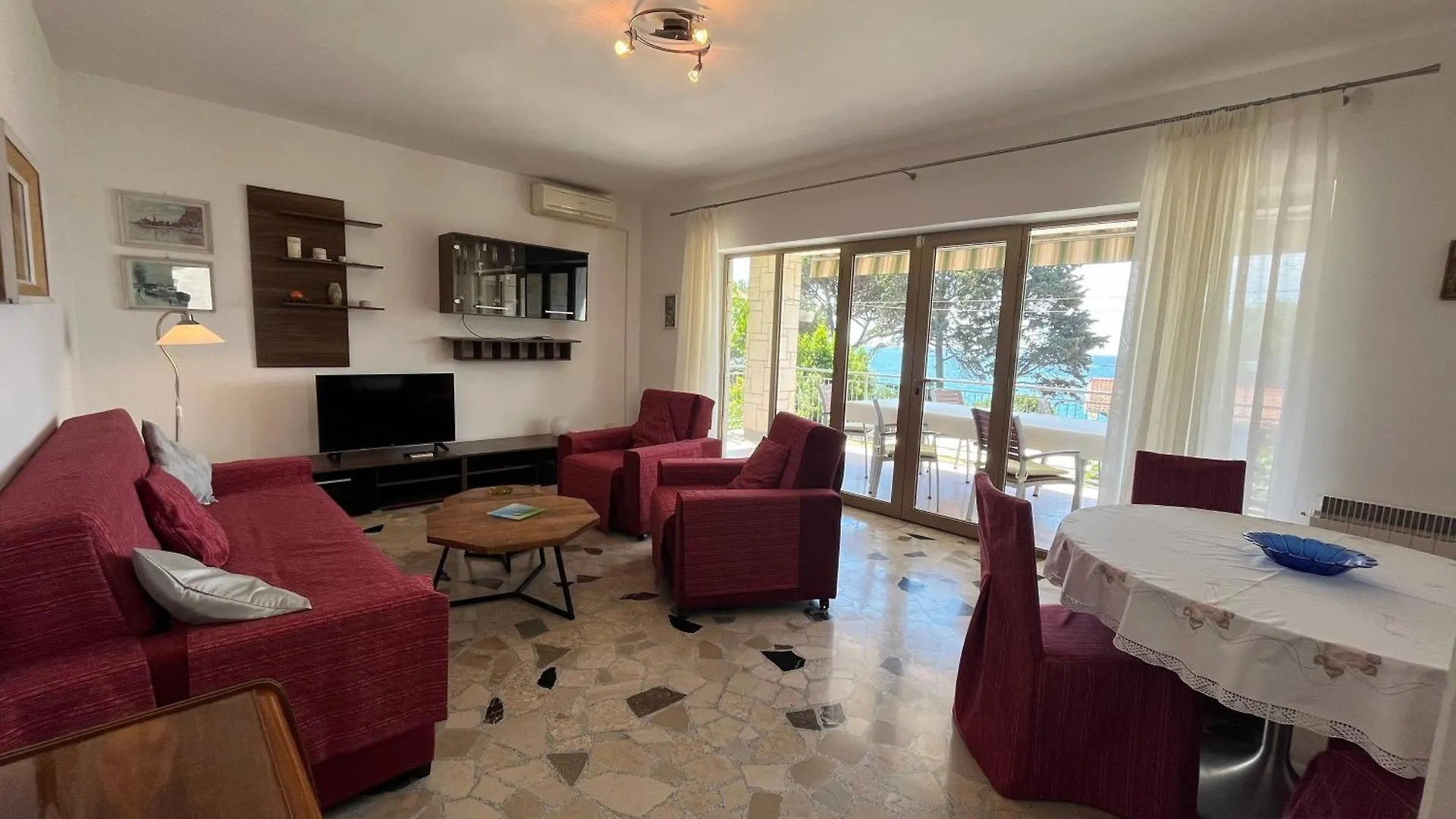 Apartment Geraeumige Wohnung Lory Mit Meerblick In Strandnaehe Pula Croatia