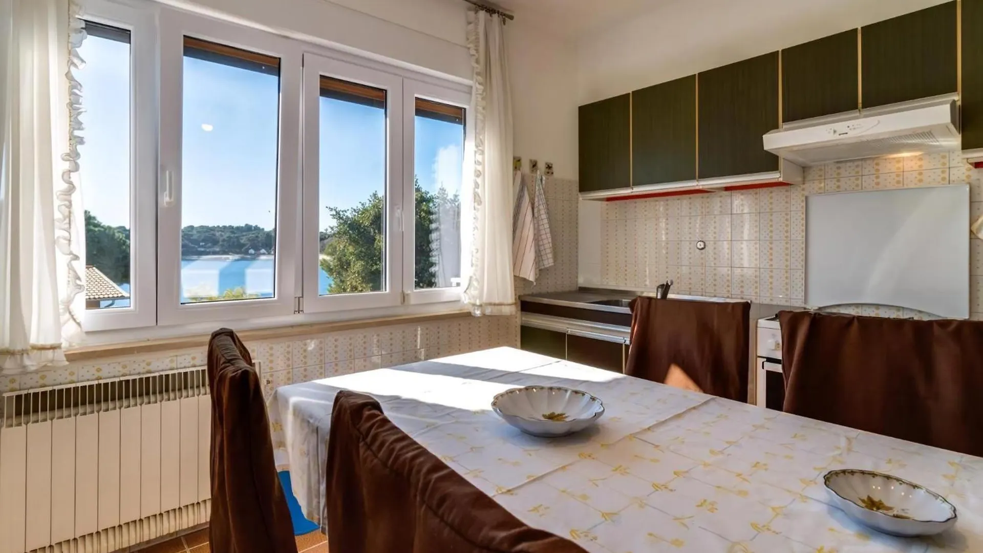 Geraeumige Wohnung Lory Mit Meerblick In Strandnaehe Pula