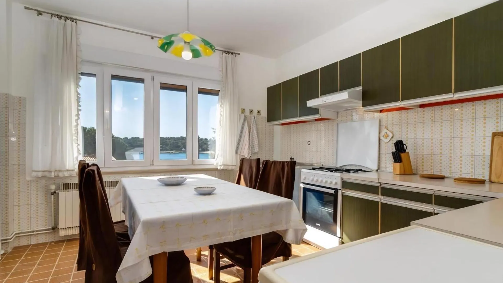 Geraeumige Wohnung Lory Mit Meerblick In Strandnaehe Pula Croatia